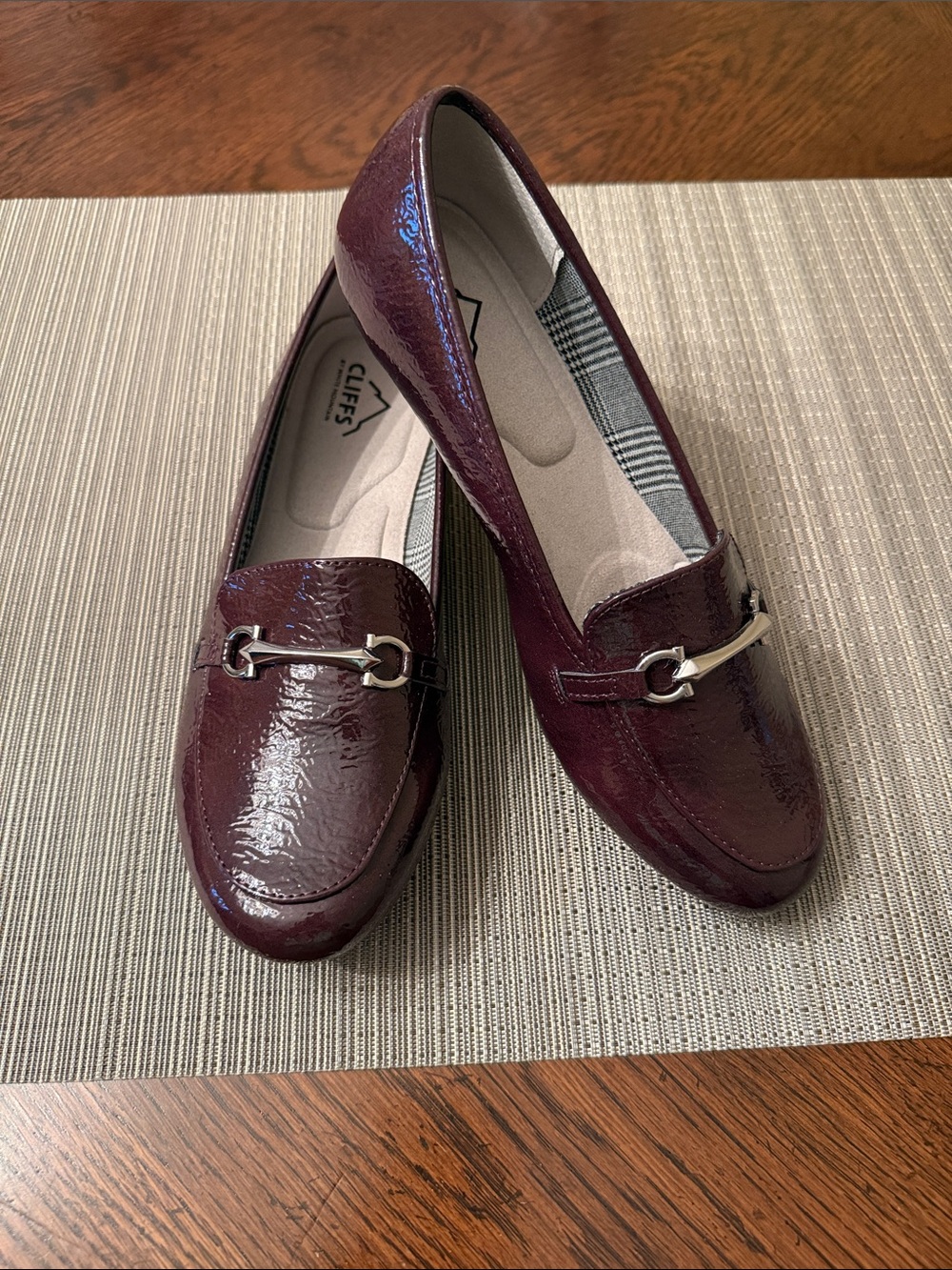 Cliffs by WHITE MOUNTAIN Women's Burgundy Patent Bit Loafers